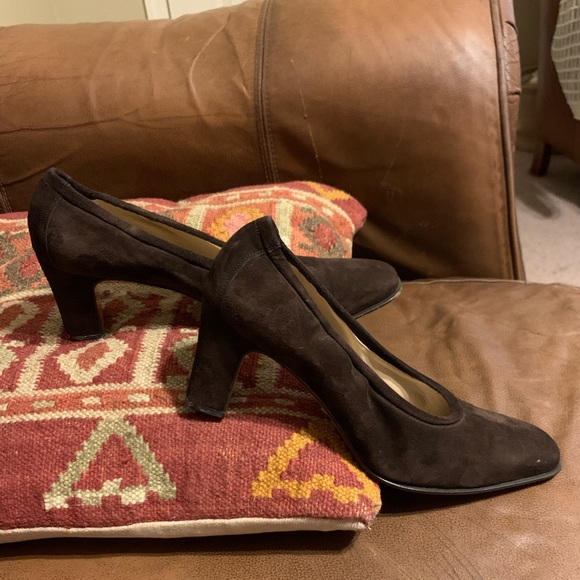 8.5 Ferragamo Brown Suede Block Heel pumps - Picture 2 of 15